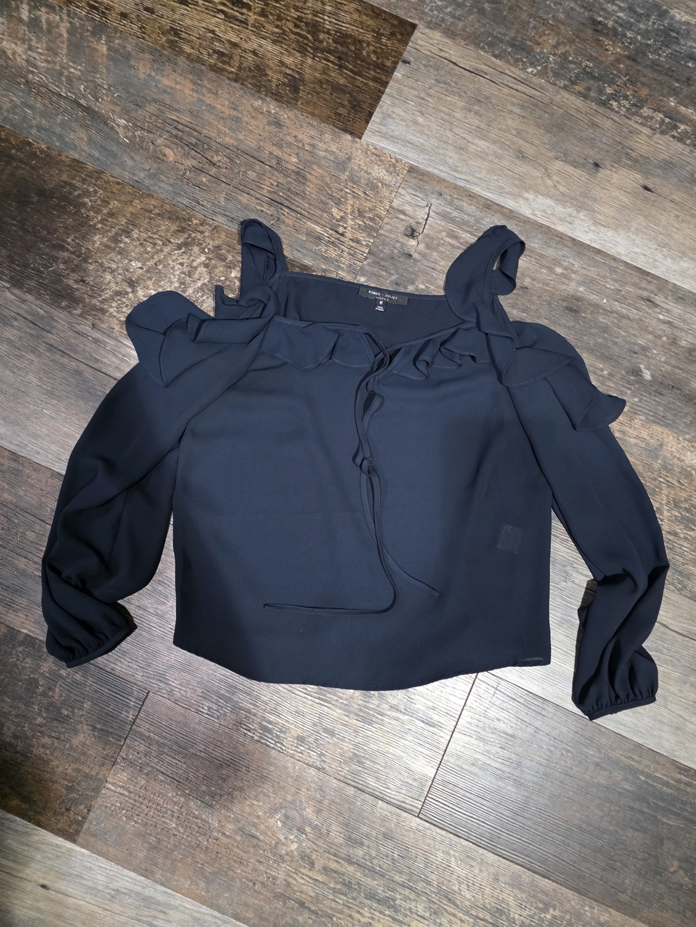 Romeo & Juliet Couture Black Cold-Shoulder Ruffle Top